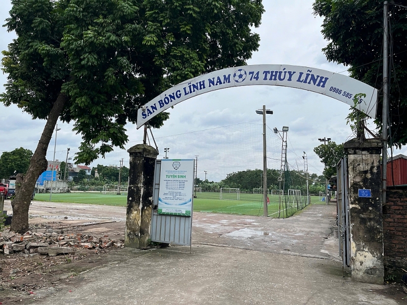 Lĩnh Nam ra quân thu hồi đất công bị lấn chiếm làm sân bóng Lĩnh Nam ra quân thu hồi đất công bị lấn chiếm làm sân bóng