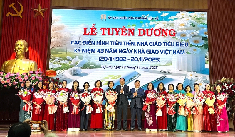 Lãnh đạo phường Tây Hồ tri ân những cá nhân, tập thể có đóng góp cho ngành GD&ĐT của phường