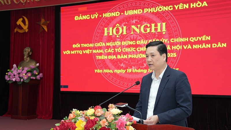 đồng chí Nguyễn Quốc Khánh - Bí thư Đảng uỷ, Chủ tịch HĐND phường phát biểu tại hội nghị