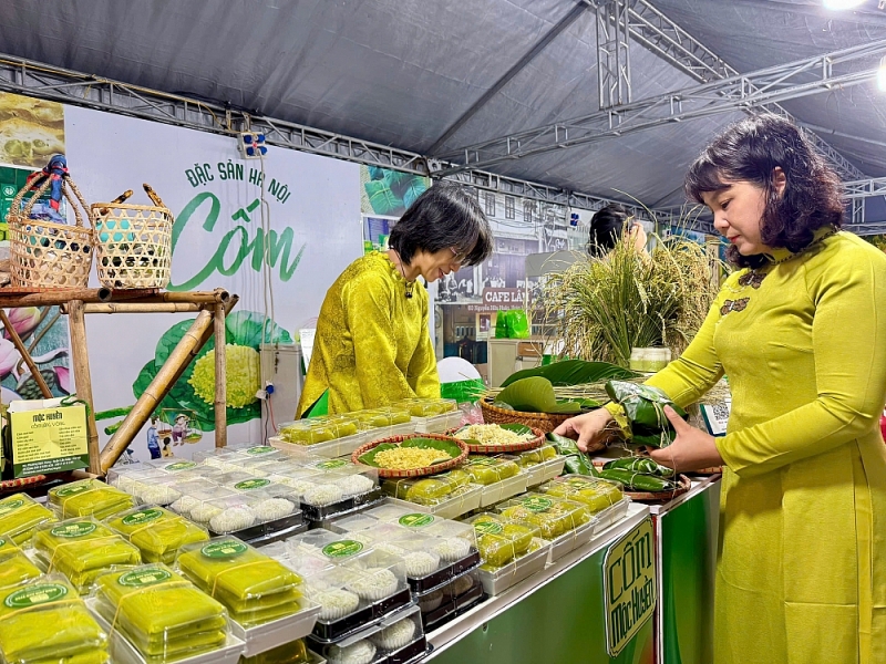 Cốm - món ăn đặc trưng của mùa Thu Hà Nội