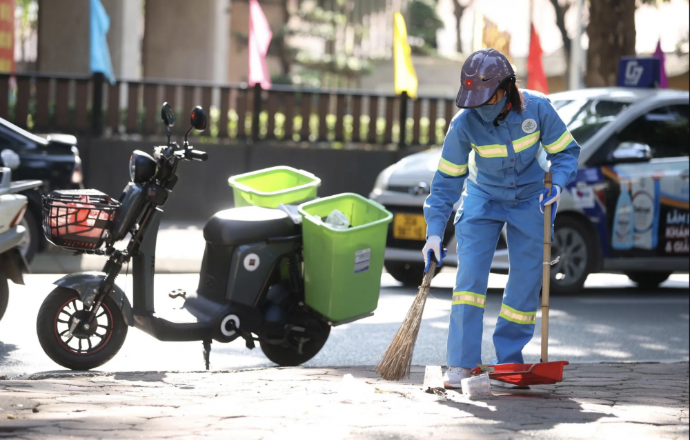 Việc triển khai xe máy điện gom rác phù hợp với đặc thù địa bàn khu vực phố cổ Hà Nội