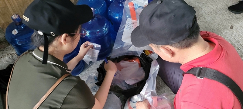 Nhiều vật dụng thu giữ tại hiện trường