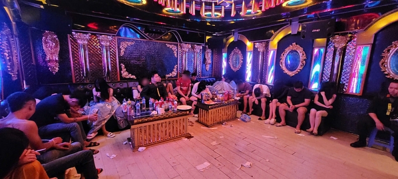 Các đối tượng bị bắt quả tang