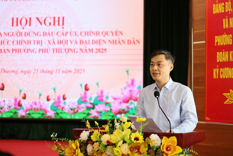 Đồng chí Lê Quốc Hà, Bí thư Đảng uỷ, Chủ tịch HĐND phường Phú Thượng phát biểu khai mạc hội nghị