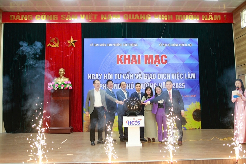 Các đại biểu thực hiện nghi thức khai mạc