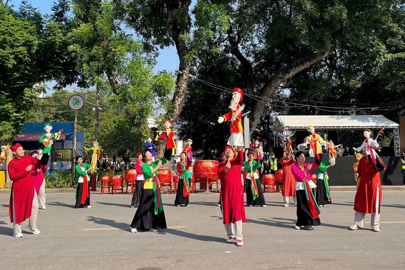 Sắc màu dân tộc