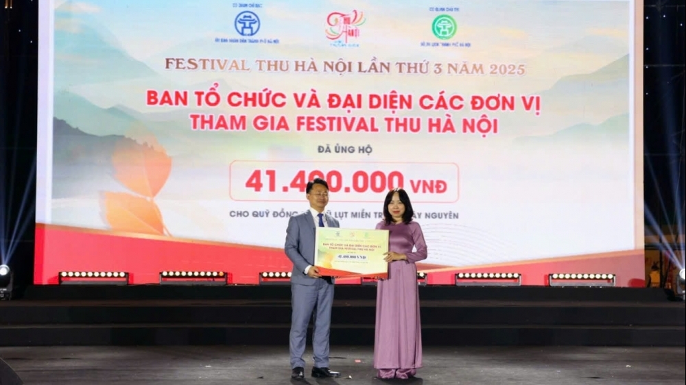 Festival Thu Hà Nội 2025: Quyên góp hơn 81 triệu đồng ủng hộ đồng bào miền Trung
