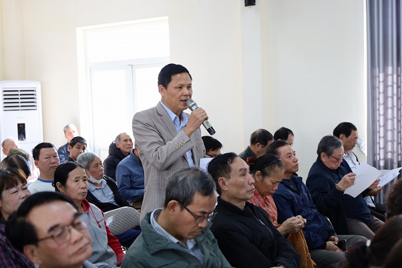 Đại diện Tổ dân phố nêu ý kiến tại hội nghị Đại diện Tổ dân phố nêu ý kiến tại hội nghị