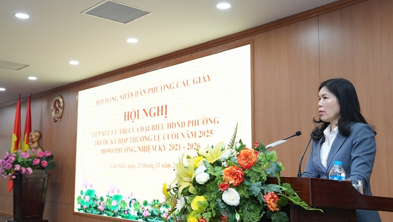 Đồng chí Trần Thị Phương Hoa, Bí thư Đảng uỷ, Chủ tịch HĐND phường Cầu Giấy phát biểu kết luận tại hội nghị