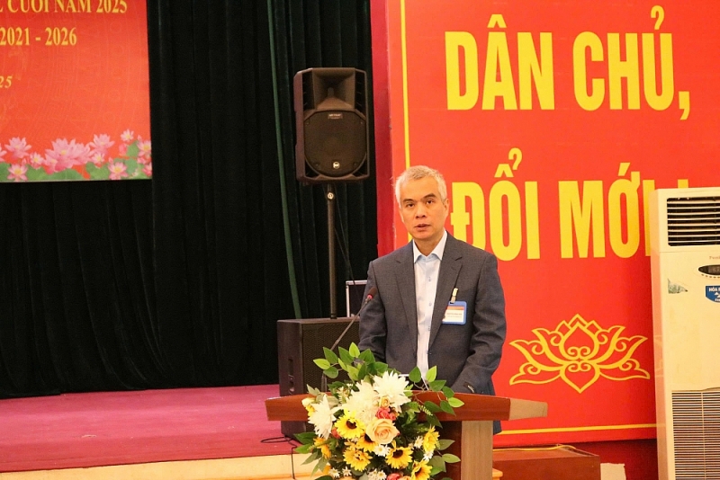 Thành ủy viên, Bí thư Đảng ủy, Chủ tịch HĐND phường Nguyễn Hồng Sơn phát biểu tại buổi tiếp xúc