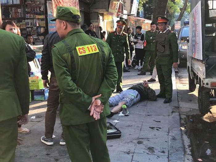 xac dinh danh tinh doi tuong no sung tu che ban nguoi tai quan hoan kiem