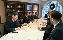 Trưởng Ban Kinh tế Trung ương Đảng dẫn đầu đoàn làm việc với Tập đoàn AES