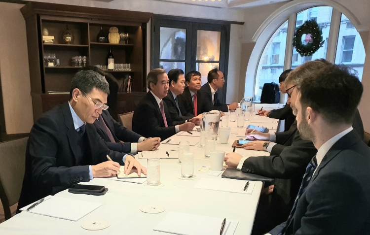 Trưởng Ban Kinh tế Trung ương Đảng dẫn đầu đoàn làm việc với Tập đoàn AES