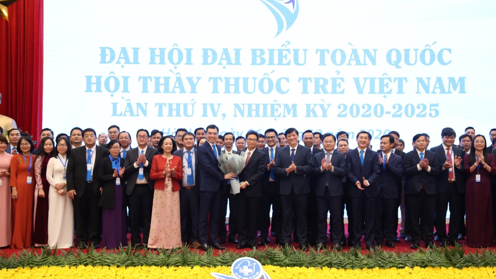 Ban chấp hành Hội Thầy thuốc trẻ Việt Nam khóa IV ra mắt tại Đại hội