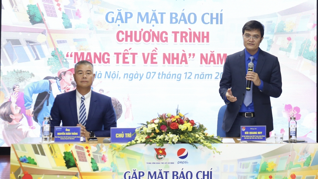 anh Bùi Quang Huy, Bí thư Thường trực Trung ương Đoàn, Chủ tịch Hội Sinh viên Việt Nam phát biểu tại chương trình