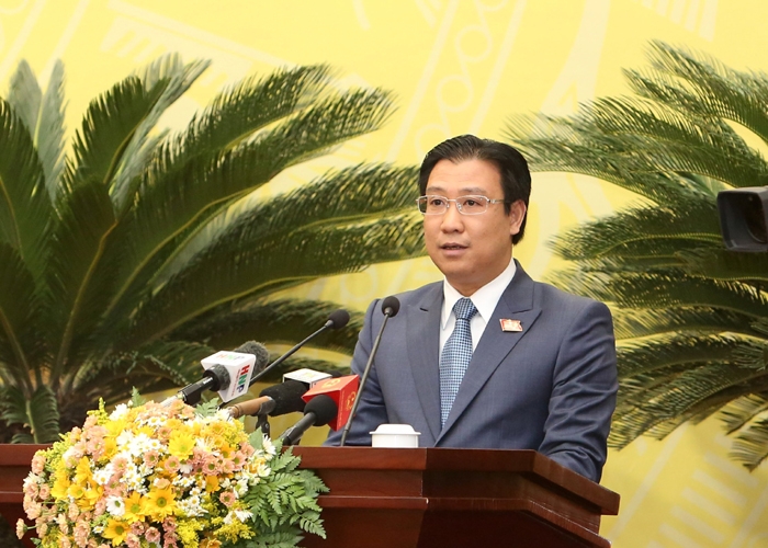 Ông Nguyễn Thanh Bình, Trưởng ban Văn hóa - Xã hội HĐND thành phố trình bày báo cáo thẩm tra tại kỳ họp