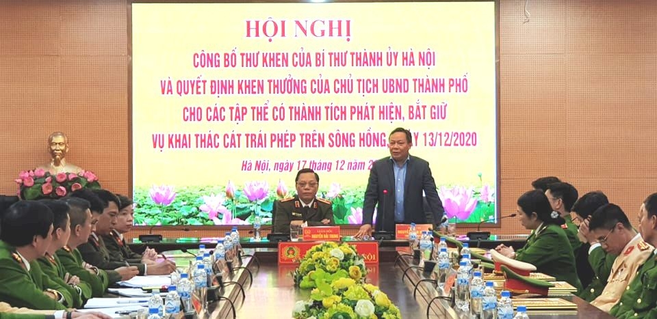 Phó Bí thư Thành ủy Nguyễn Văn Phong phát biểu tại hội nghị