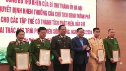 bi thu thanh uy ha noi gui thu khen cac don vi phat hien bat giu tau khai thac cat trai phep tren song hong