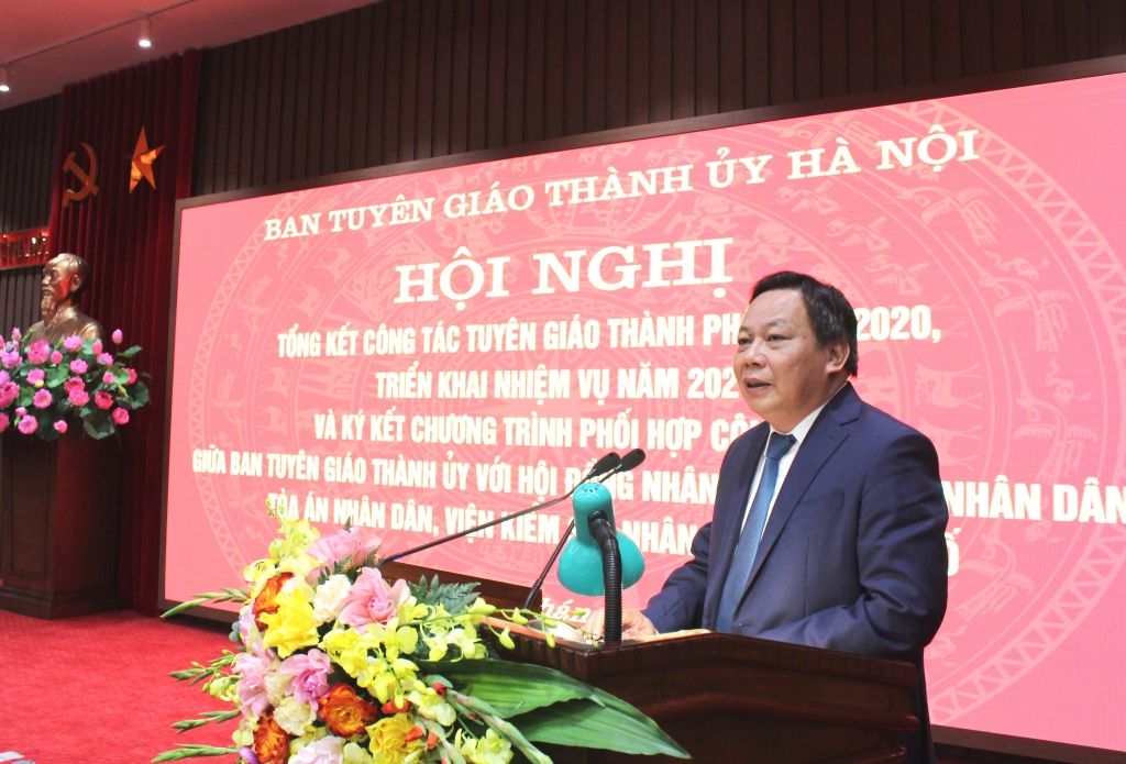 Phó Bí thư Thành ủy Nguyễn Văn Phong phát biểu chỉ đạo tại hội nghị