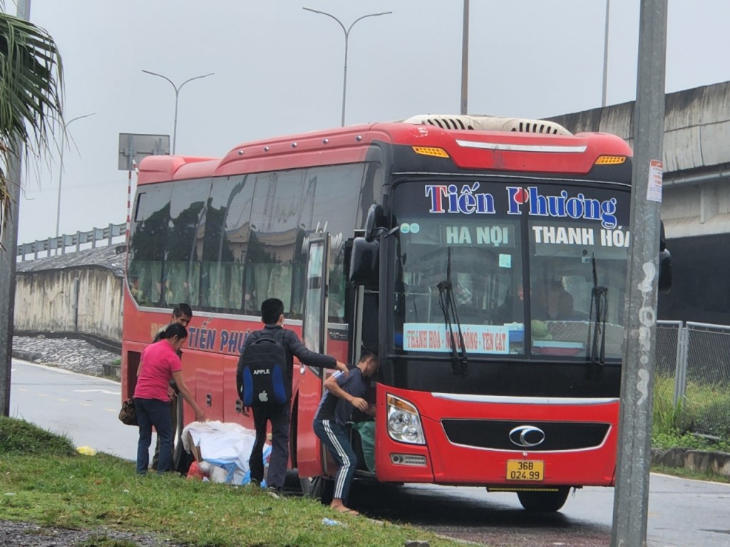 Tình trạng “xe dù, bến cóc” có dấu hiệu gia tăng và diễn biến ngày càng phức tạp