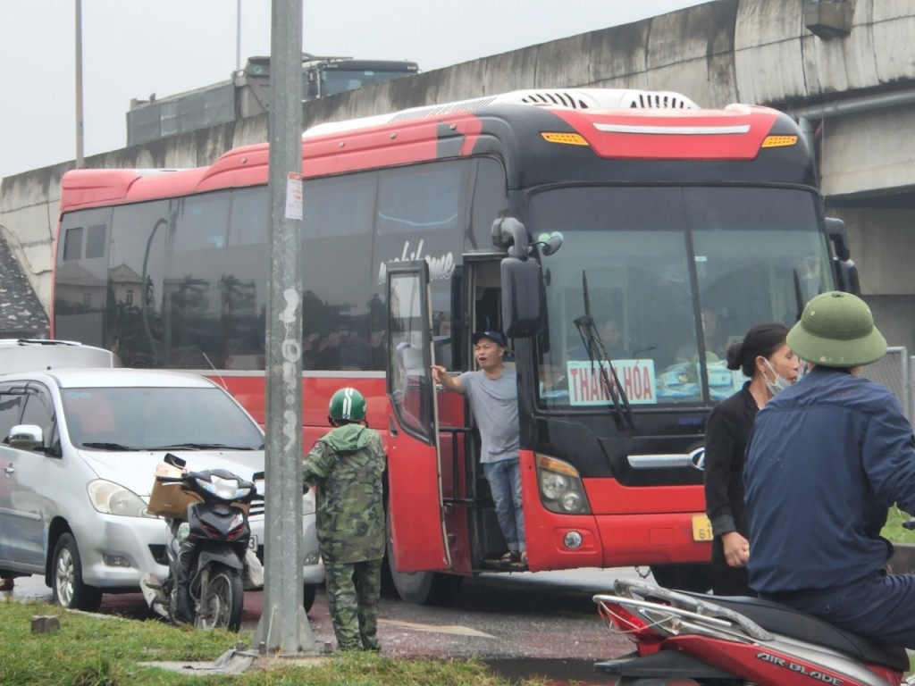 Tình trạng “xe dù, bến cóc” có dấu hiệu gia tăng và diễn biến ngày càng phức tạp