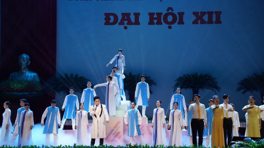 Ấn tượng chương trình nghệ thuật đặc sắc chào mừng Đại hội Đoàn