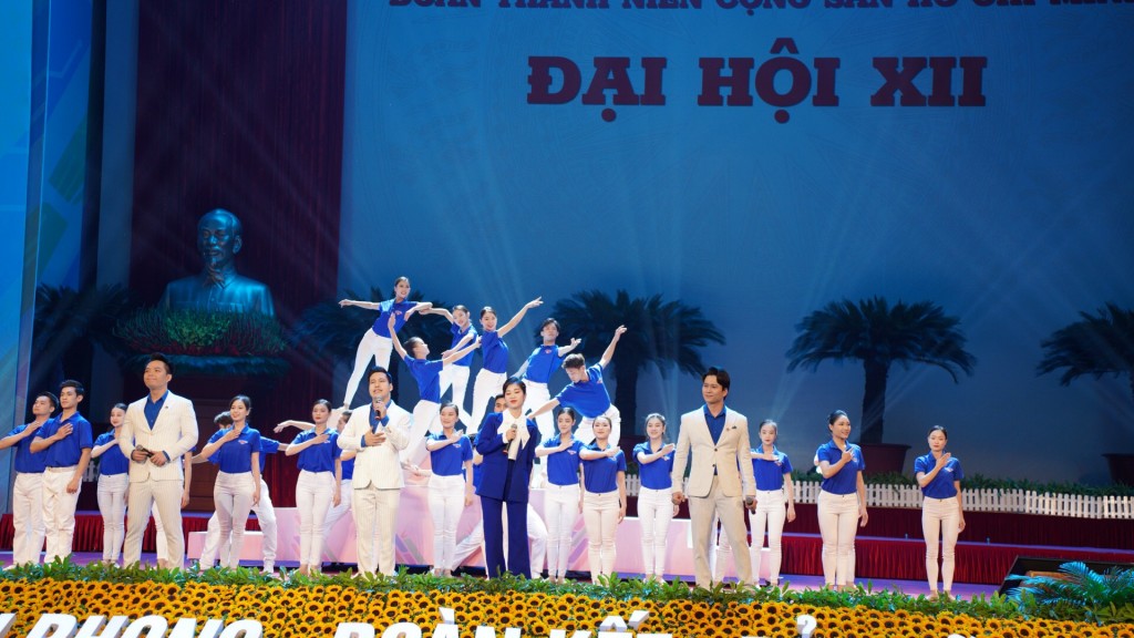 Ấn tượng chương trình nghệ thuật đặc sắc chào mừng Đại hội Đoàn
