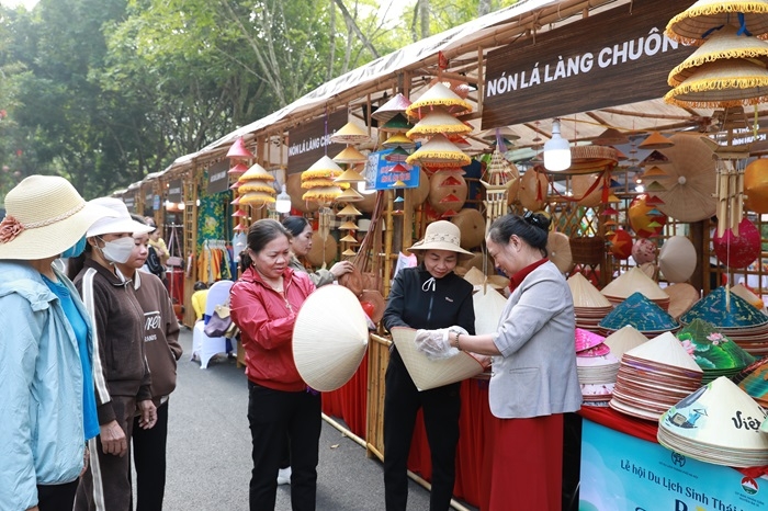 Trình diễn Chiêng Mường - hoạt động văn hóa mang đậm bản sắc dân tộc tại Lễ hội