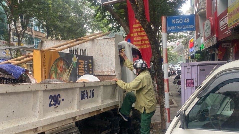 Ban Chỉ đạo 197 quận Cầu Giấy ra quân "cùng dân đón Tết"