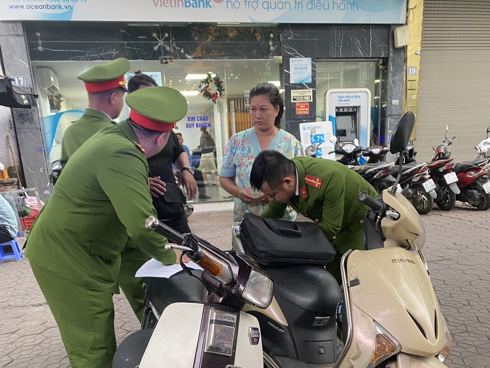 Ban Chỉ đạo 197 quận Cầu Giấy ra quân "cùng dân đón Tết"