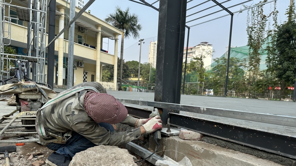 Quận Cầu Giấy: Bắt đầu tháo dỡ khung nhà tạm trong Trung tâm VHTT phường Yên Hòa