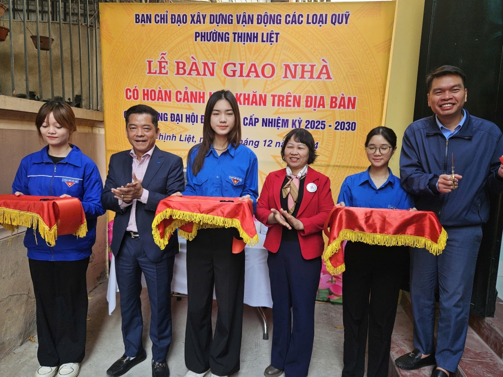 Bàn giao ngôi nhà trị giá hơn 320 triệu đồng cho hộ khó khăn