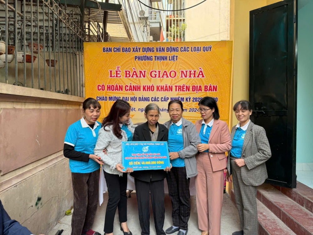 Bàn giao ngôi nhà trị giá hơn 320 triệu đồng cho hộ khó khăn