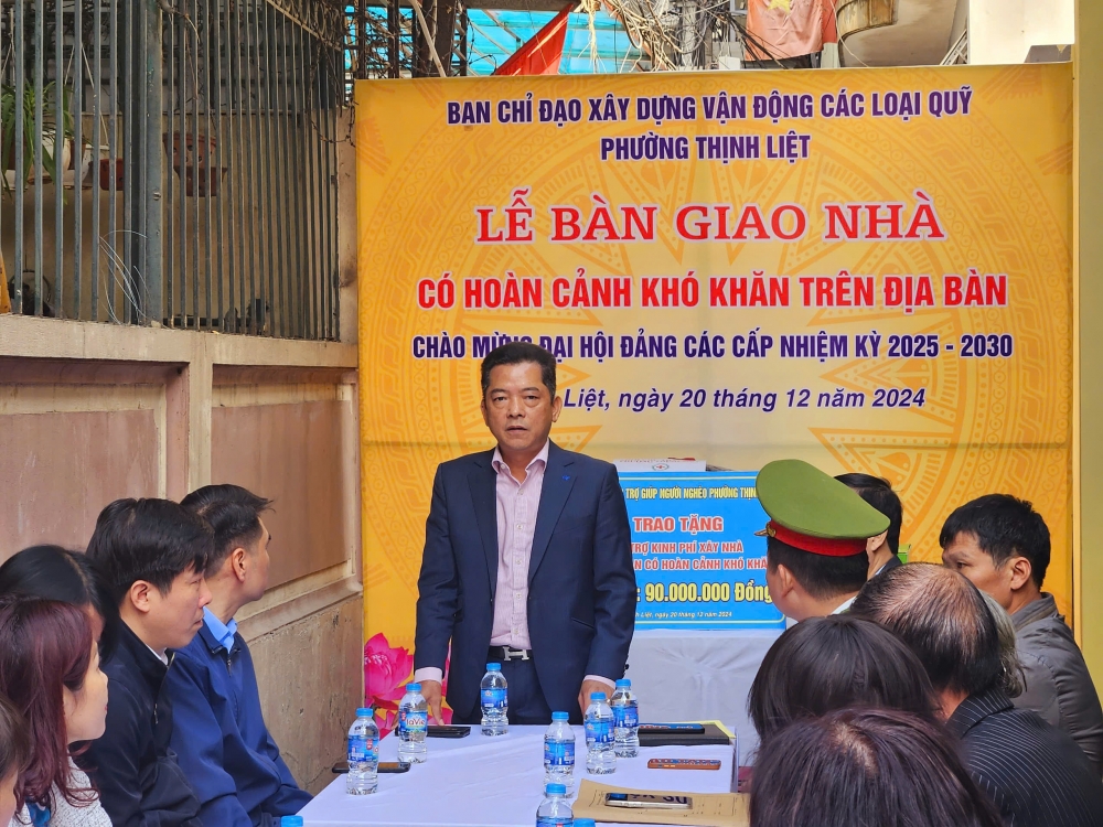 Bàn giao ngôi nhà trị giá hơn 320 triệu đồng cho hộ khó khăn