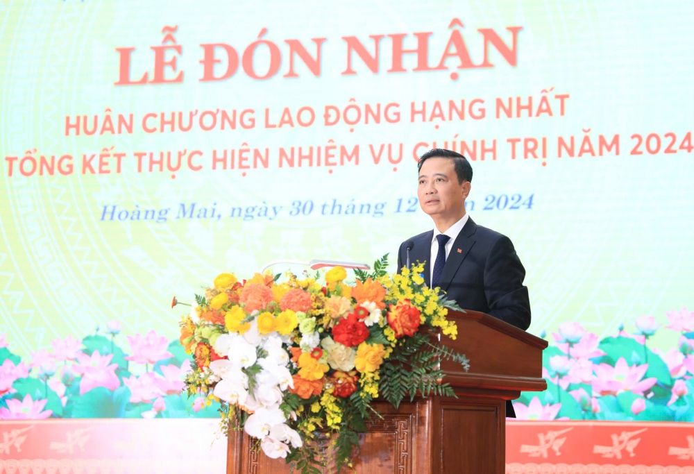 Bí thư Quận ủy Hoàng Mai Nguyễn Xuân Linh phát biểu tiếp thu ý kiến chỉ đạo của Phó Bí thư Thường trực Thành uỷ Nguyễn Văn Phong