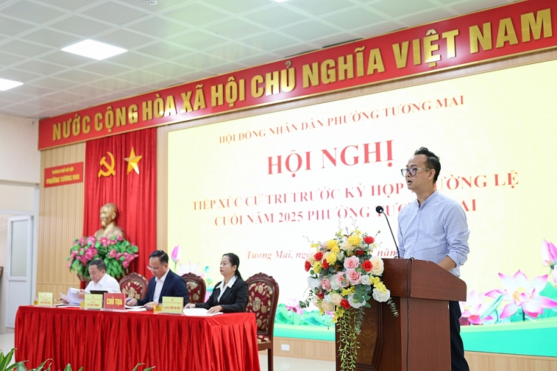 Đại diện UBND phường thông tin kết quả kinh tế - chính trị thời gian qua