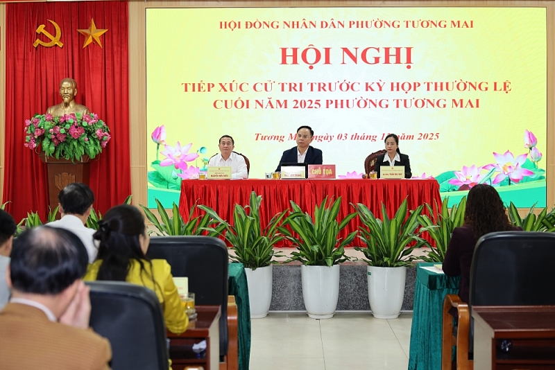 Chủ toạ buổi tiếp xúc