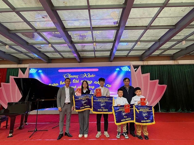 Chung khảo liên hoan nhạc cụ học sinh phổ thông phường Tương Mai