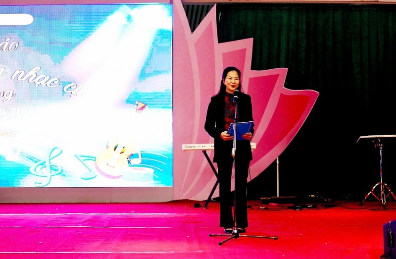 bà Nguyễn Thị Mai Lan - Trưởng Phòng Văn hóa - Xã hội phường Tương Mai phát biểu khai mạc