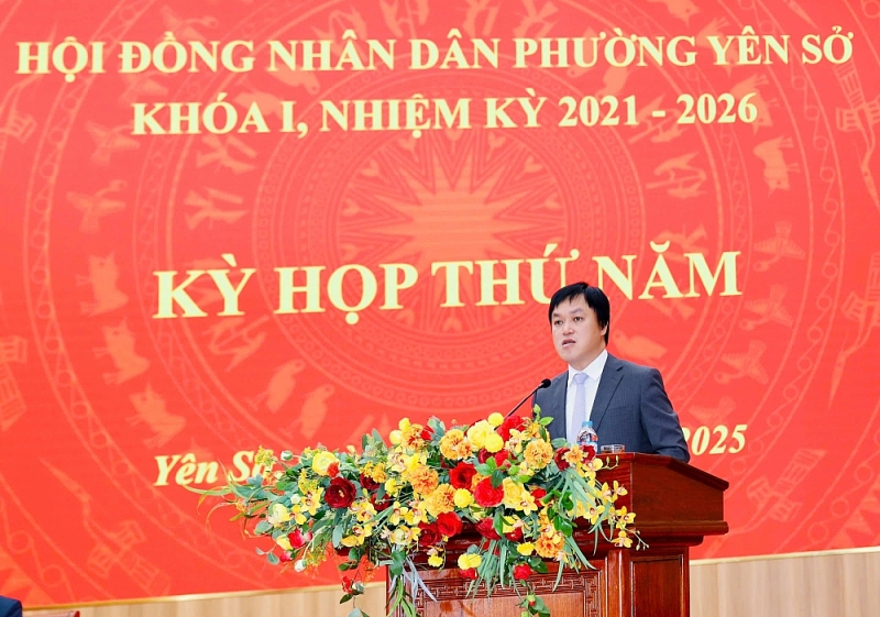 Đồng chí Vũ Tuấn Đạt, Chủ tịch UBND phường Yên Sở thông tin kết quả kinh tế - xã hội thời gian qua