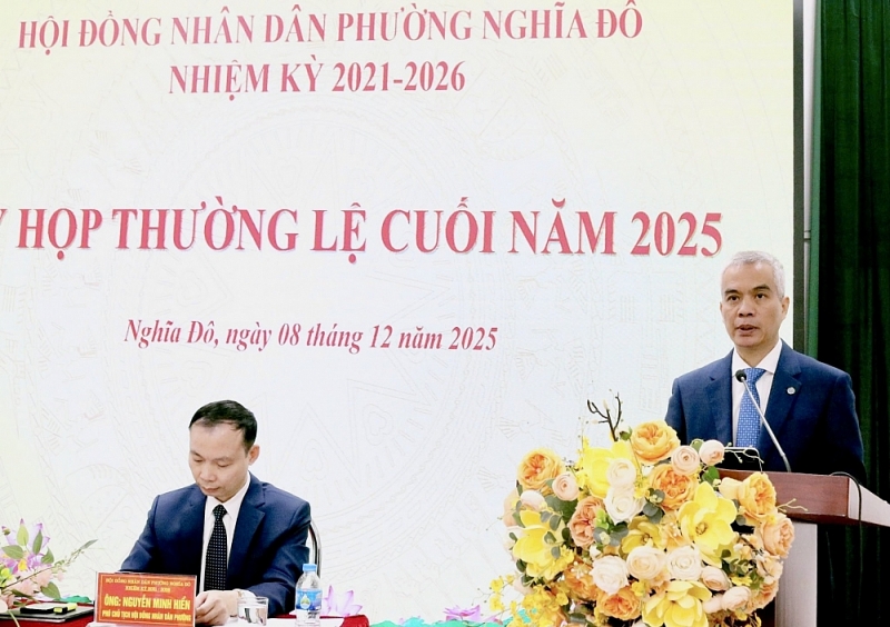 Đồng chí Nguyễn Hồng Sơn, Bí thư Đảng ủy, Chủ tịch Hội đồng nhân dân phường Nghĩa Đô phát biểu tại kỳ họp. Đồng chí Nguyễn Hồng Sơn, Bí thư Đảng ủy, Chủ tịch Hội đồng nhân dân phường Nghĩa Đô phát biểu tại kỳ họp.