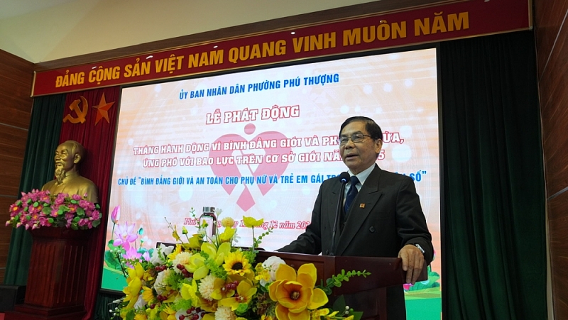 Báo cáo viên tại buổi lễ Báo cáo viên tại buổi lễ