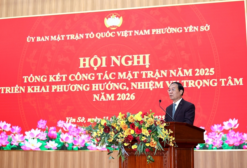 Đại biểu tham luận tại hội nghị Đại biểu tham luận tại hội nghị