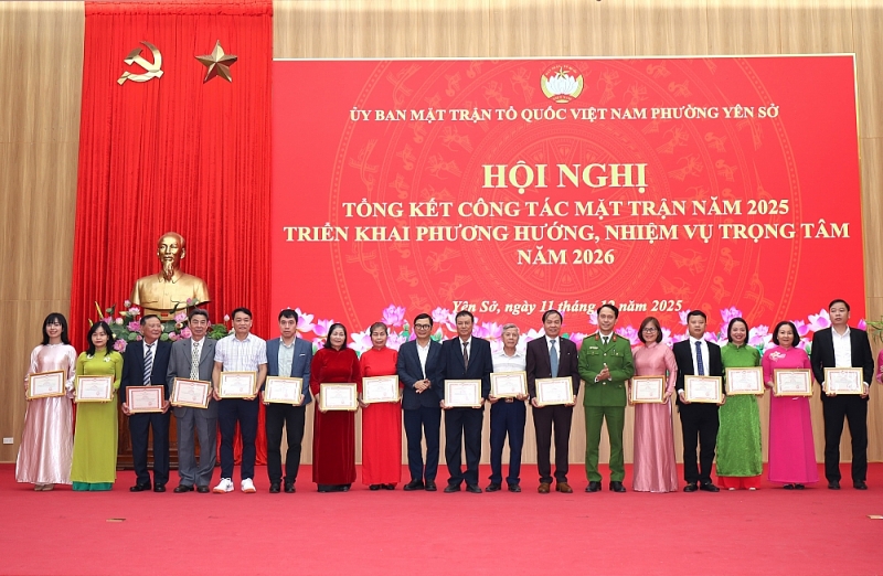 Yên Sở khen thưởng 16 tập thể, 50 cá nhân tiêu biểu trong công tác mặt trận Phường Yên Sở khen thưởng 16 tập thể, 50 cá nhân tiêu biểu trong công tác Mặt trận