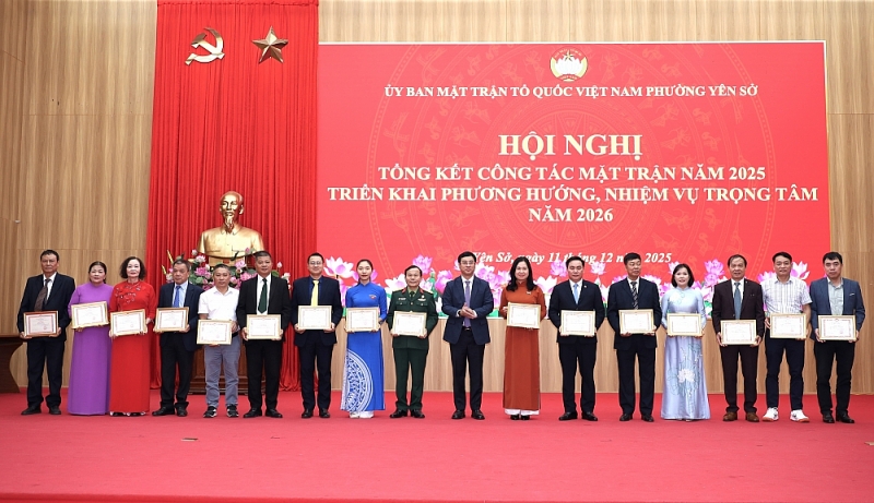 Yên Sở khen thưởng 16 tập thể, 50 cá nhân tiêu biểu trong công tác mặt trận Phường Yên Sở khen thưởng 16 tập thể, 50 cá nhân tiêu biểu trong công tác Mặt trận