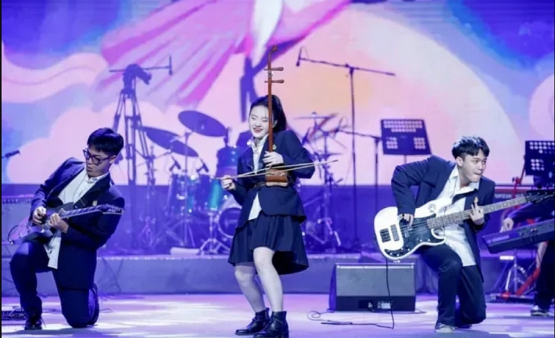 Mỗi học sinh biết chơi một nhạc cụ - Hà Nội “bắt nhịp” từ những sân khấu học đường Mỗi học sinh biết chơi một nhạc cụ - Hà Nội “bắt nhịp” từ những sân khấu học đường