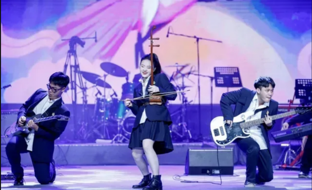 Mỗi học sinh biết chơi một nhạc cụ - Hà Nội “bắt nhịp” từ những sân khấu học đường Mỗi học sinh biết chơi một nhạc cụ - Hà Nội “bắt nhịp” từ những sân khấu học đường