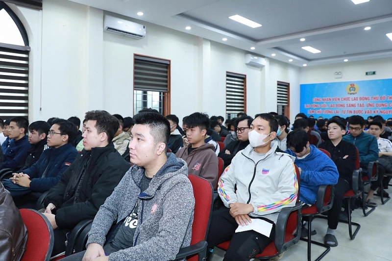 Các thanh niên thực hiện nghĩa vụ quân sự Các thanh niên thực hiện nghĩa vụ quân sự