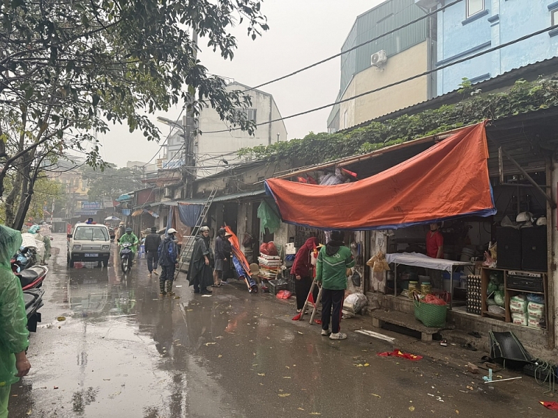 Lĩnh Nam ra quân lập lại trật tự đô thị, xử lý dứt điểm chợ cóc, điểm kinh doanh tự phát Lĩnh Nam ra quân lập lại trật tự đô thị, xử lý dứt điểm chợ cóc, điểm kinh doanh tự phát