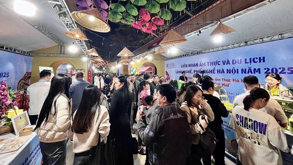 Hơn 30.000 lượt khách đến Liên hoan Ẩm thực và Du lịch làng nghề, phố nghề 2025